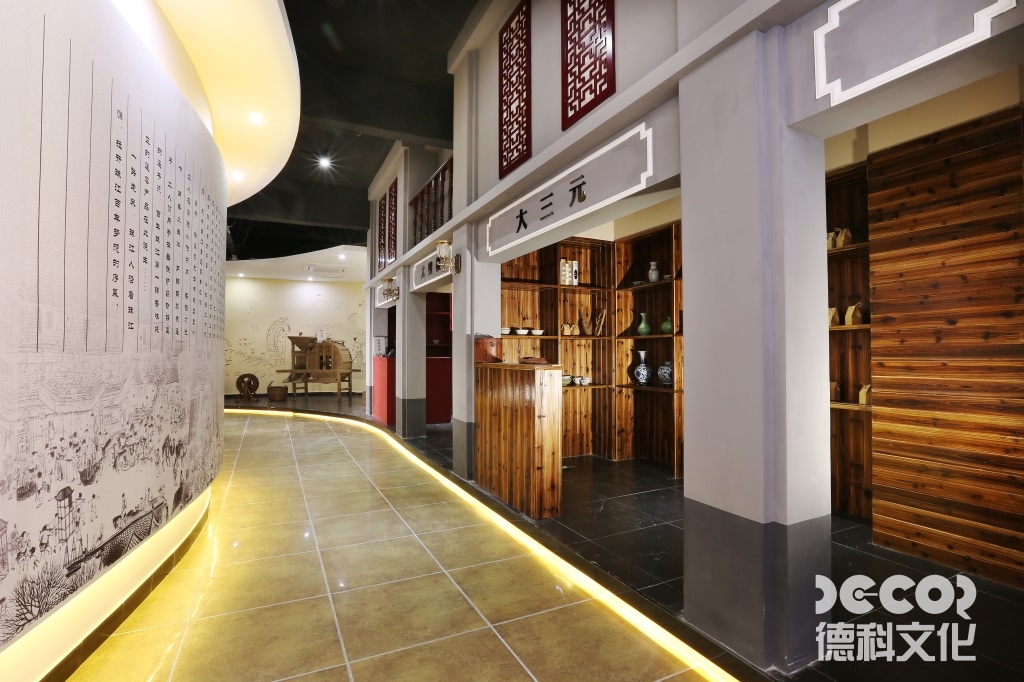 在自然科學(xué)展廳裝修中如何設(shè)置互動井和觀測窗，以提供獨特的觀賞角度