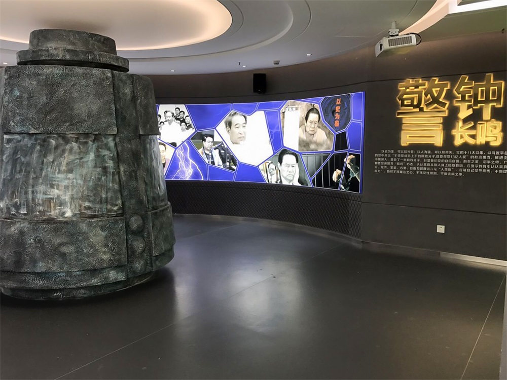 如何通過紅色展館設(shè)計突出黨的先進(jìn)性對國家和人民的貢獻(xiàn)？