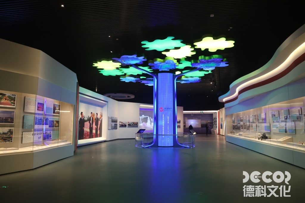 如何在攝影博物館設計中展示攝影作品背后的故事和創(chuàng)作過程？