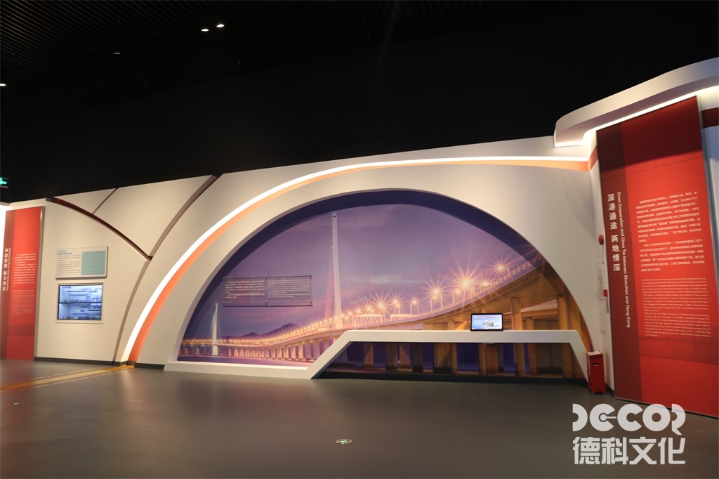 博物館裝修報價中定制金屬展架的材料與加工費(fèi)比例分析